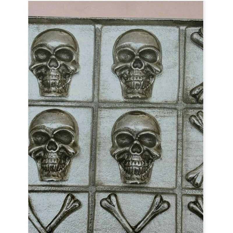 Bouffants Skull and Bones Tic Tac Toe Set All Metal