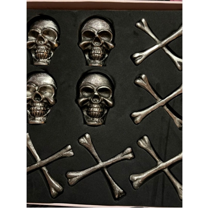 Bouffants Skull and Bones Tic Tac Toe Set All Metal