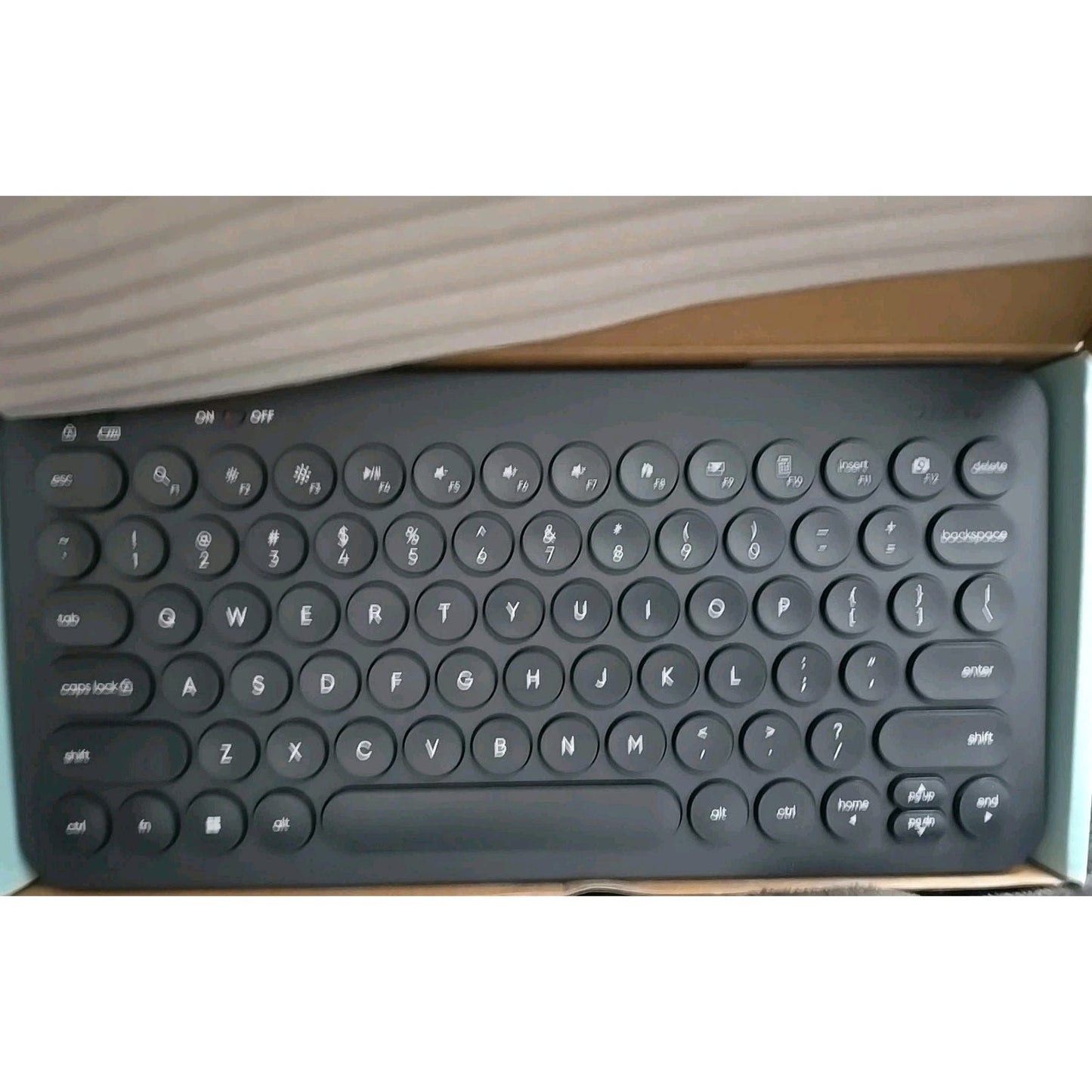 SURF ONN. COMPACT WIRELESS KEYBOARD Computer keyboard